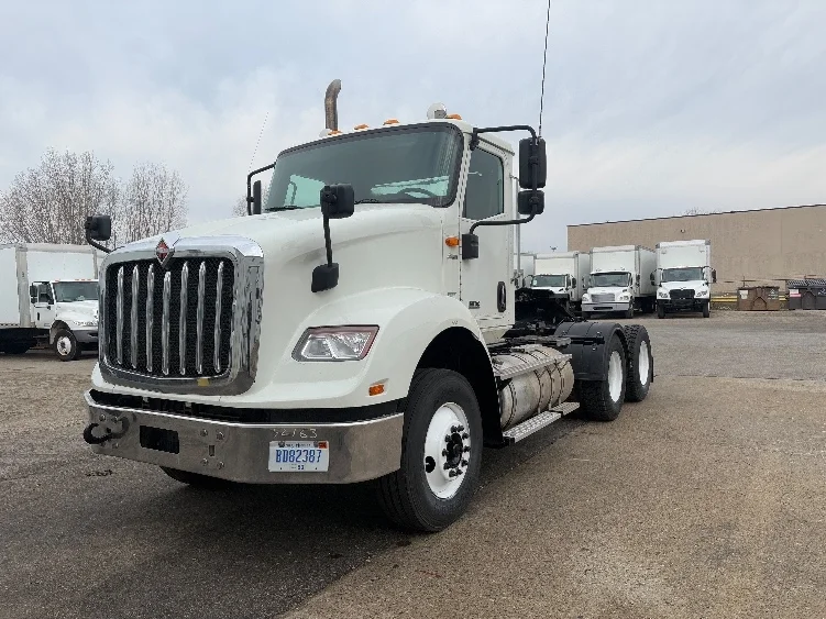 2021 International HX - image 3