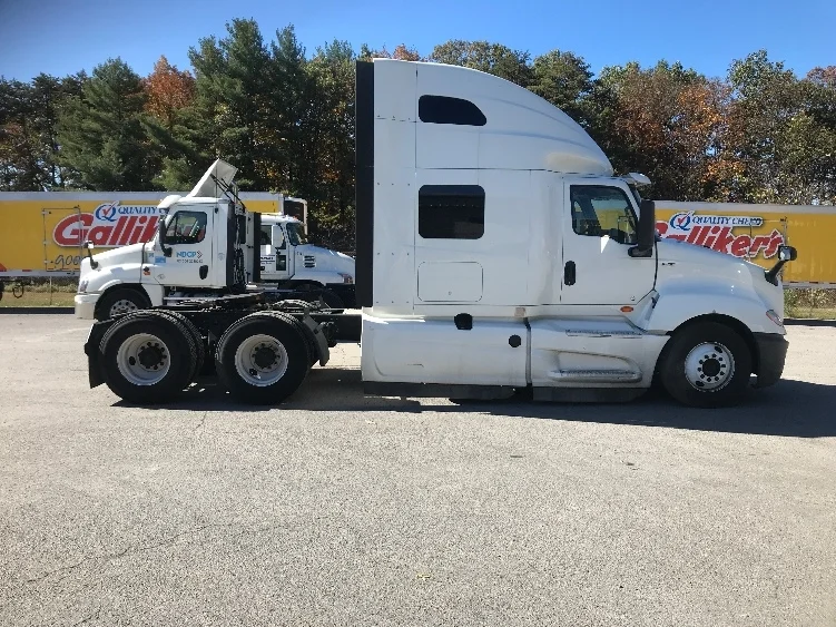 2022 International LT - image 8