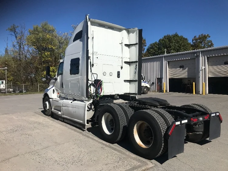 2022 International LT - image 5