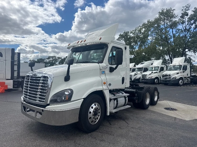 2019 Freightliner Cascadia in La Porte, IN — photo 3