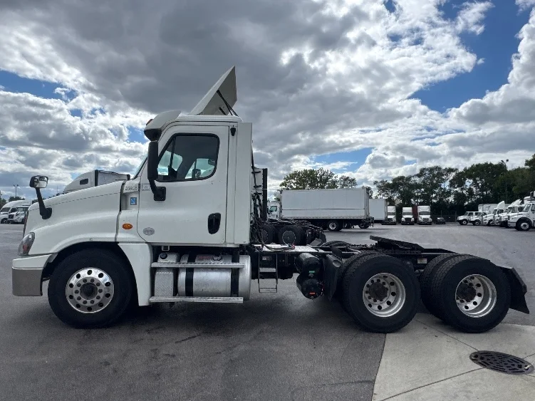 2019 Freightliner Cascadia in La Porte, IN — photo 4