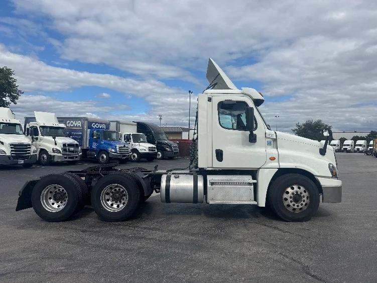2019 Freightliner Cascadia in La Porte, IN — photo 8