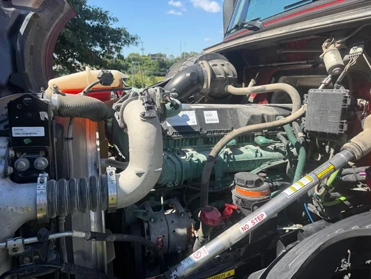 2022 Volvo VNL 760 in Nashville, TN — photo 6