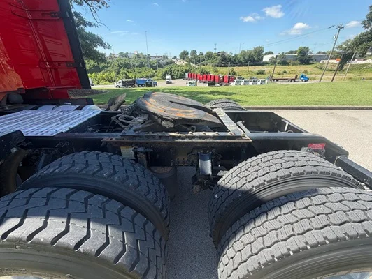 2022 Volvo VNL 760 in Nashville, TN — photo 4