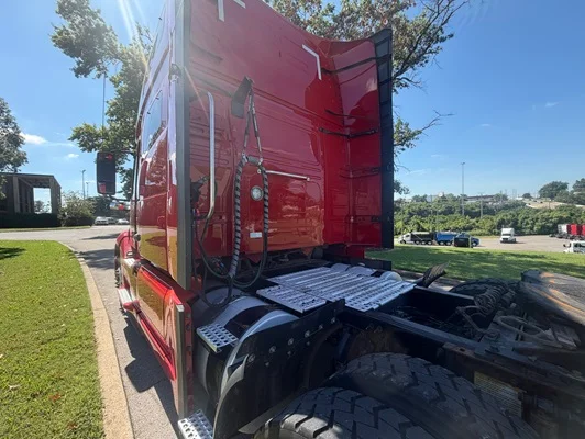 2022 Volvo VNL 760 in Nashville, TN — photo 17