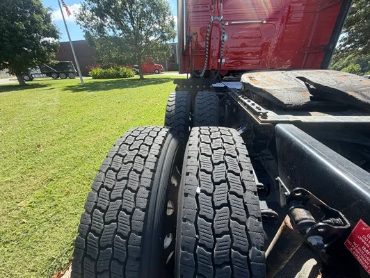 2022 Volvo VNL 760 in Nashville, TN — photo 14