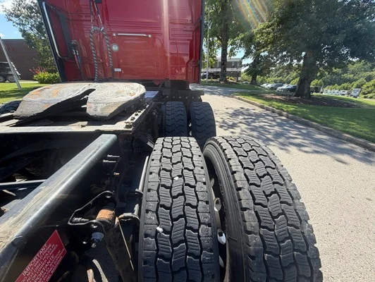 2022 Volvo VNL 760 in Nashville, TN — photo 15