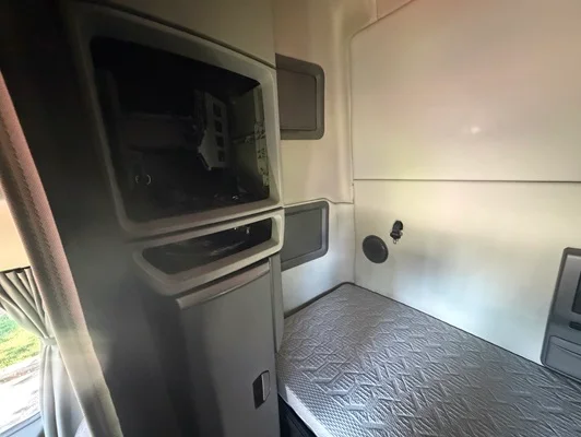 2022 Volvo VNL 760 in Nashville, TN — photo 28