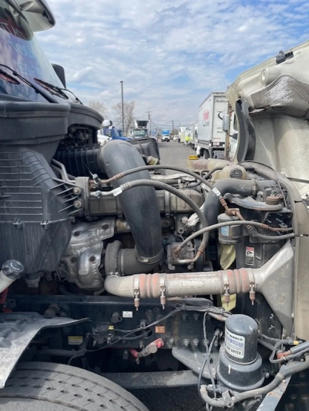 2019 Freightliner Cascadia - image 10