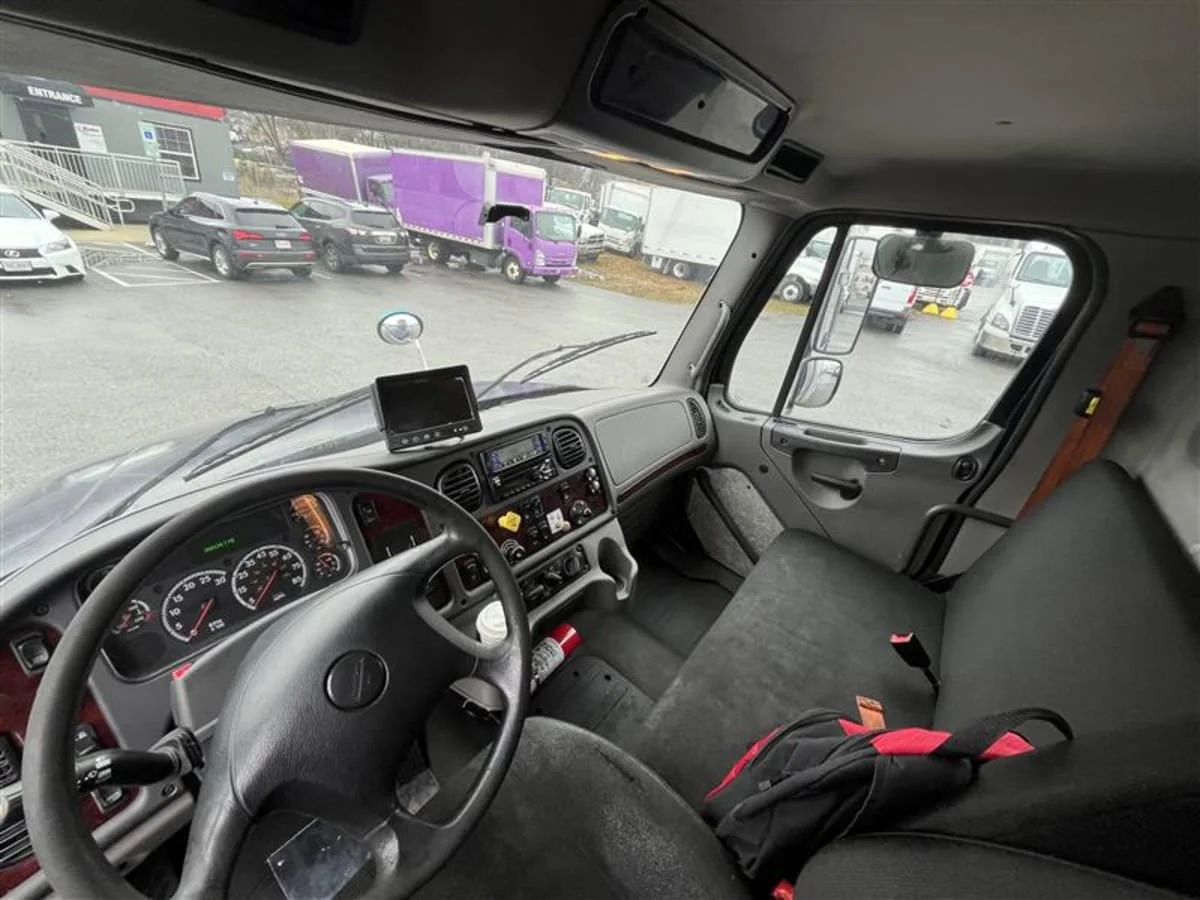 2018 Freightliner M2 106 - image 8