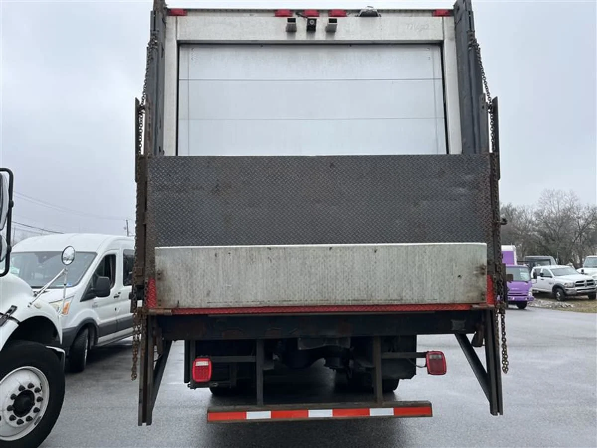 2018 Freightliner M2 106 - image 5