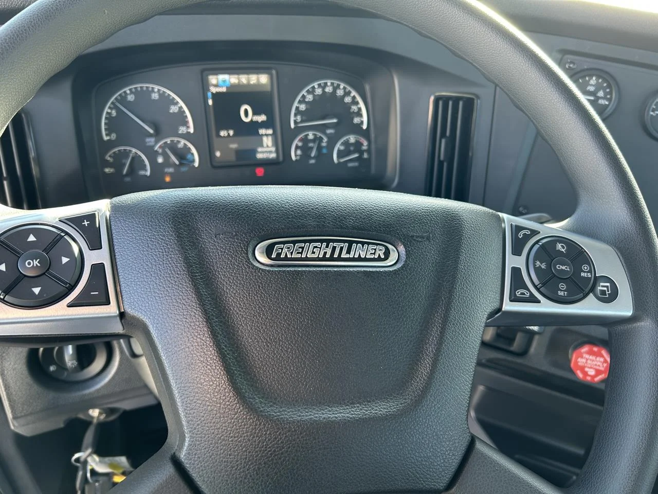 2025 Freightliner Cascadia - image 7