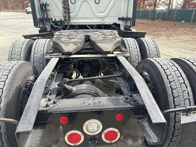 2021 Freightliner Cascadia in Greensboro, NC — photo 6