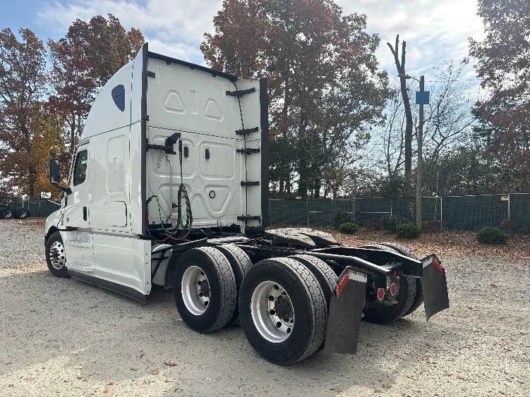 2021 Freightliner Cascadia in Greensboro, NC — photo 5