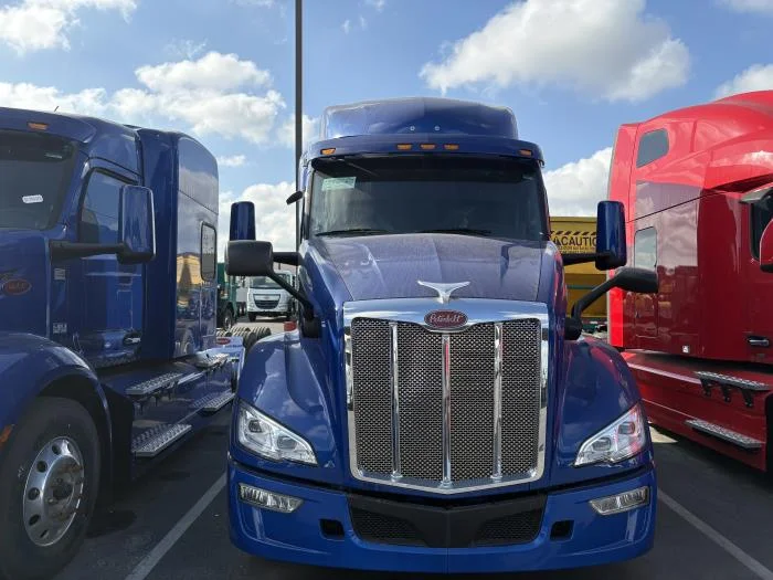 2024 Peterbilt 579 in Los Angeles, CA — photo 3