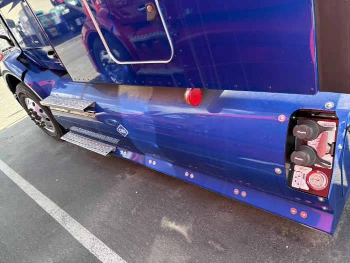 2024 Peterbilt 579 in Los Angeles, CA — photo 8