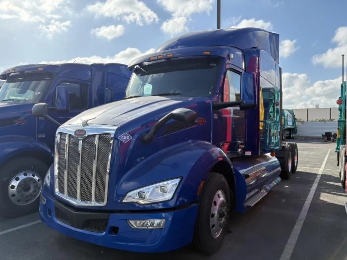 2024 Peterbilt 579 in Los Angeles, CA — photo 2