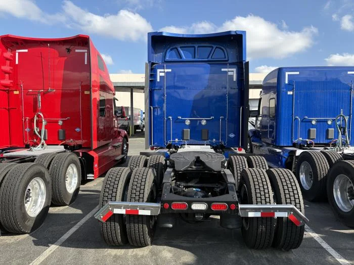 2024 Peterbilt 579 in Los Angeles, CA — photo 6