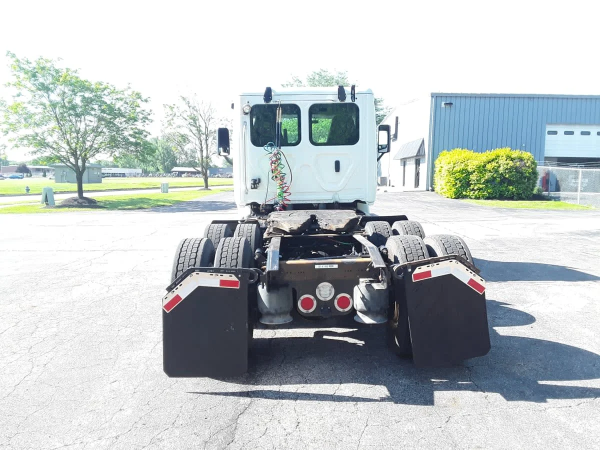 2019 Freightliner Cascadia in Hilliard, OH — photo 5