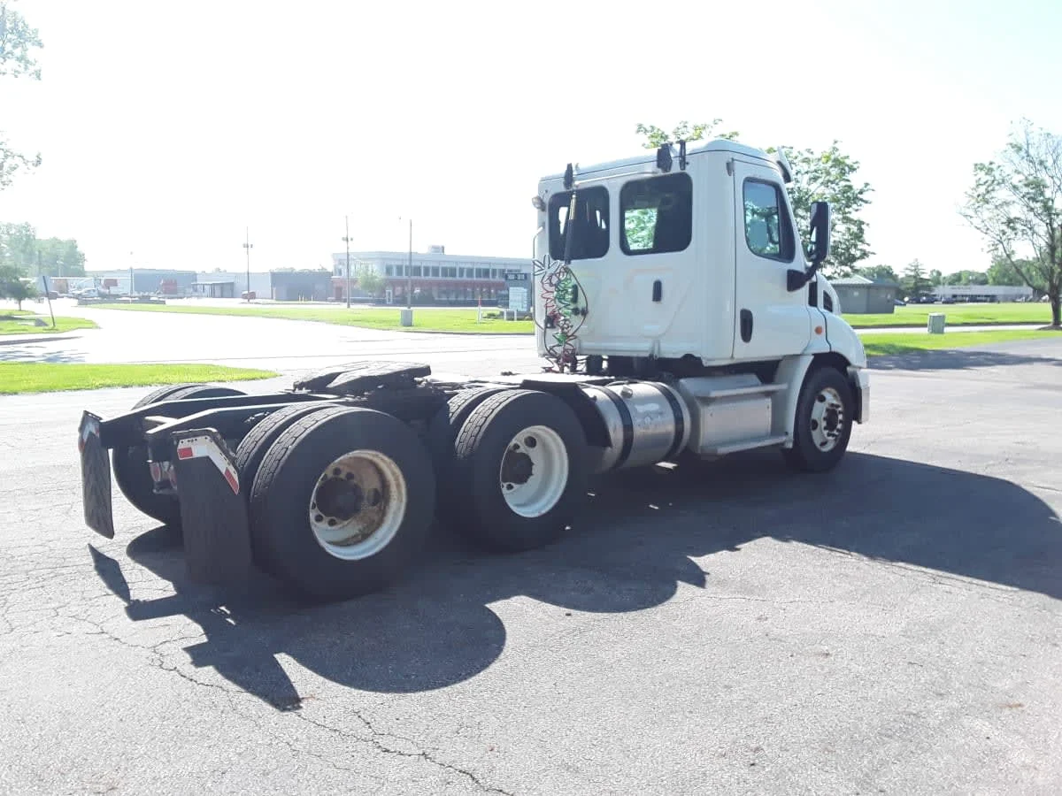 2019 Freightliner Cascadia in Hilliard, OH — photo 4