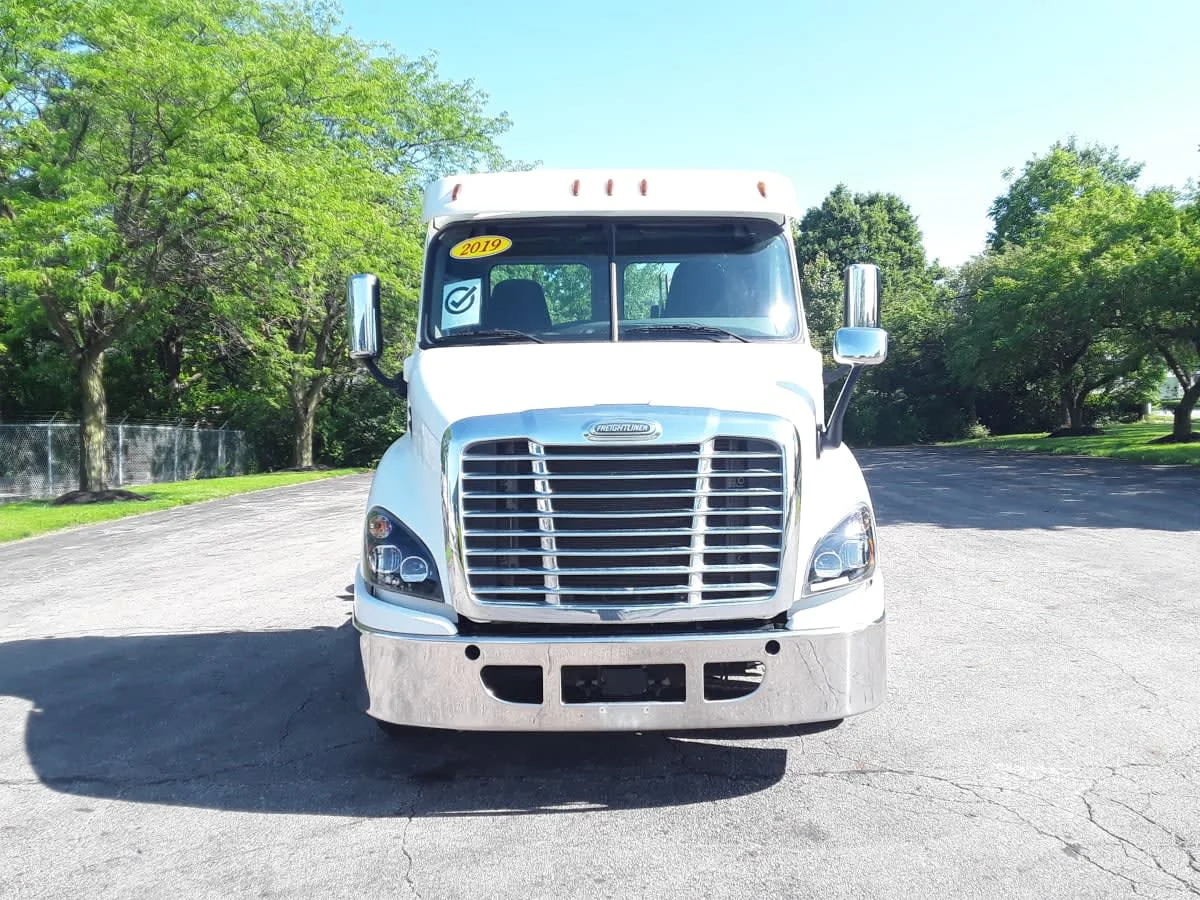 2019 Freightliner Cascadia in Hilliard, OH — photo 2