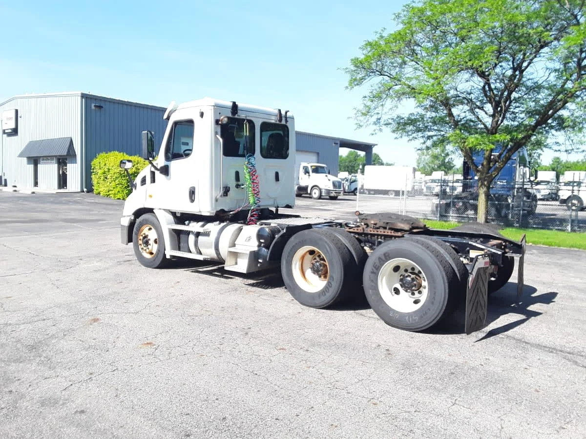 2019 Freightliner Cascadia in Hilliard, OH — photo 6