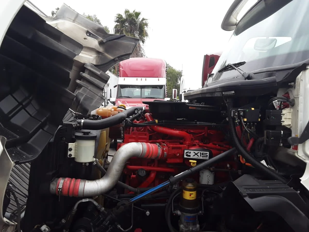 2019 International LT - image 9