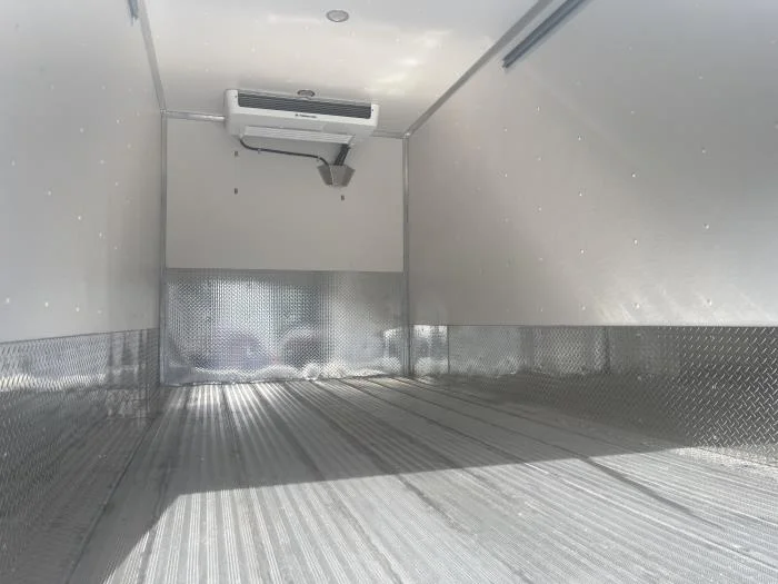 2025 Isuzu NRR - image 9