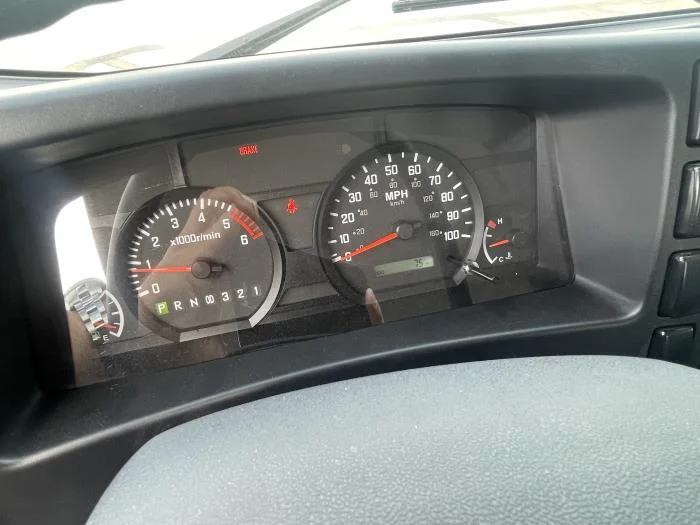 2025 Isuzu NRR - image 16