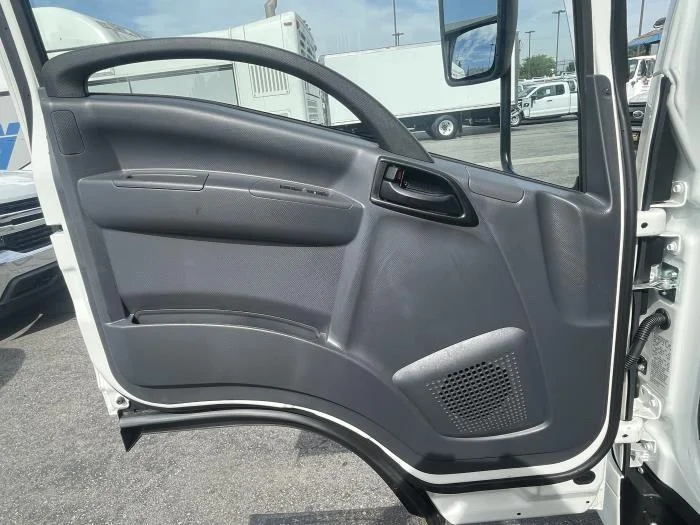 2025 Isuzu NRR - image 13