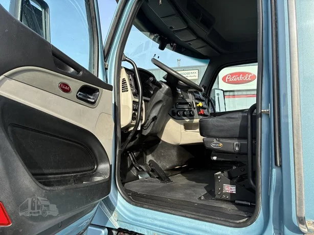 2023 Peterbilt 567 - image 7