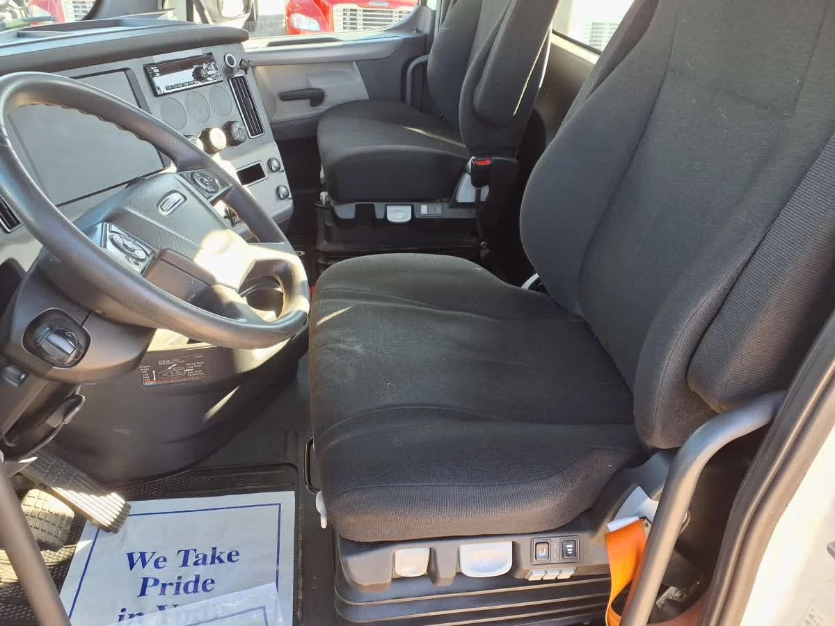 2020 Freightliner Cascadia - image 7