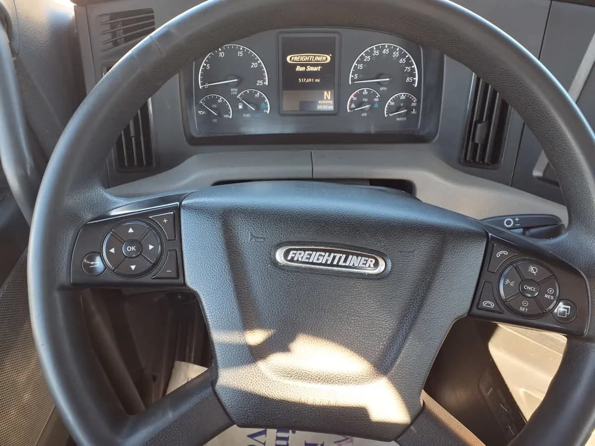 2020 Freightliner Cascadia - image 10