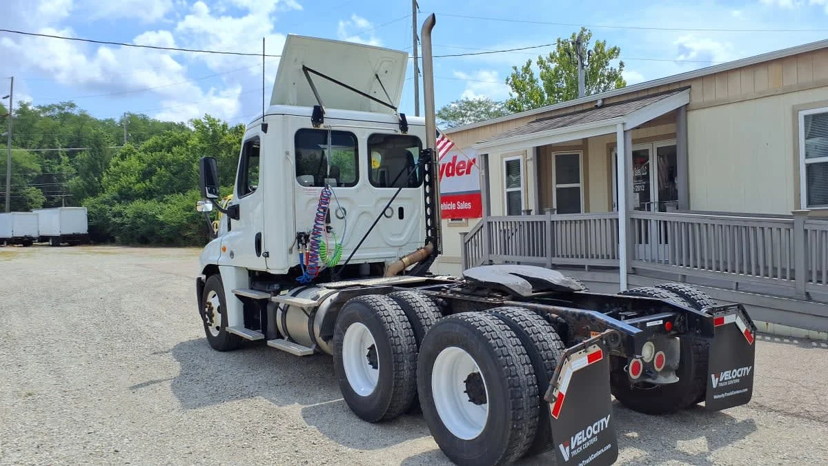 2019 Freightliner Cascadia in West Chester, OH — photo 6