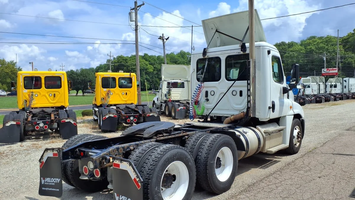 2019 Freightliner Cascadia in West Chester, OH — photo 4
