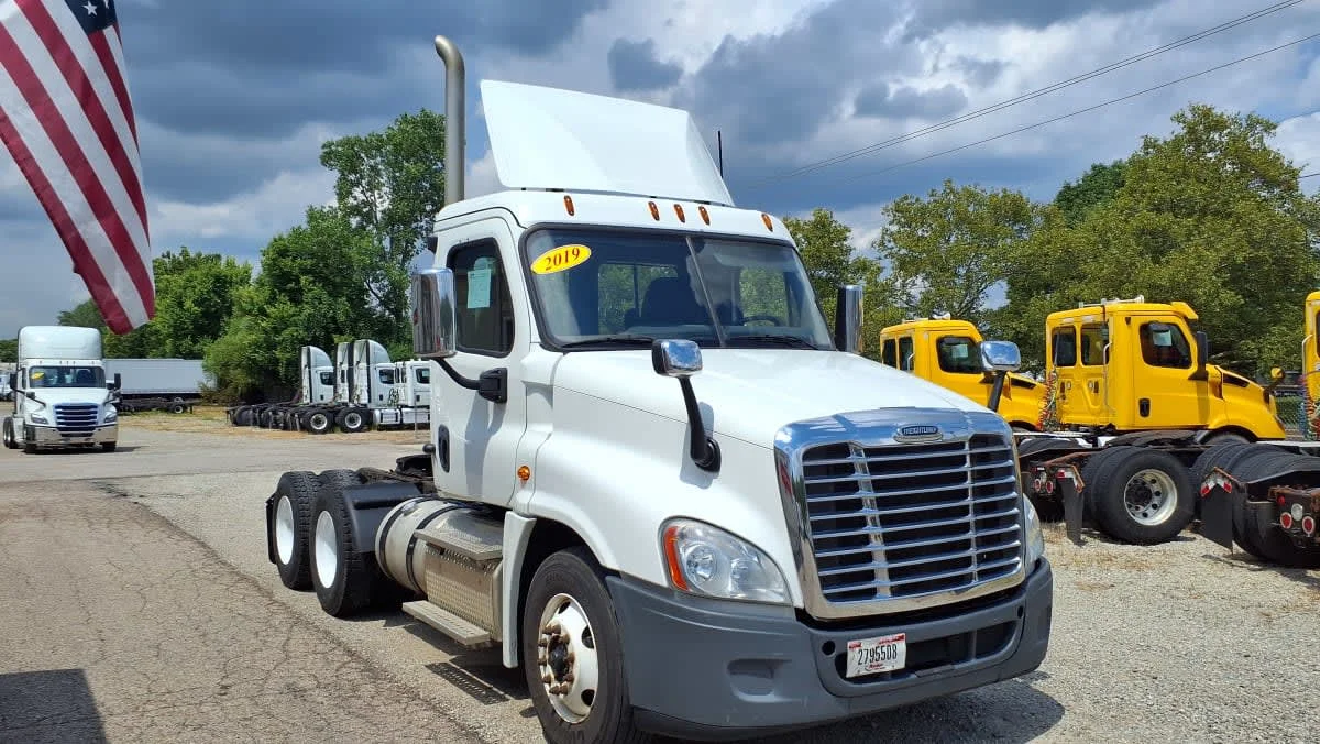2019 Freightliner Cascadia in West Chester, OH — photo 3