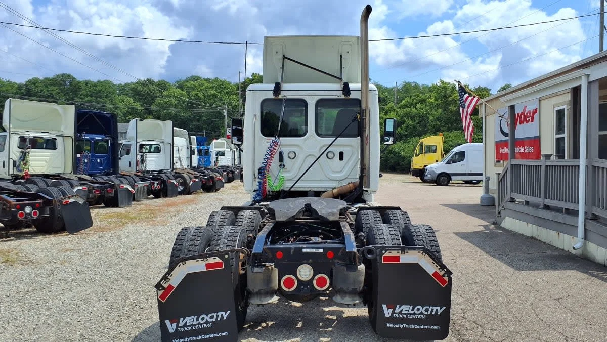 2019 Freightliner Cascadia in West Chester, OH — photo 5