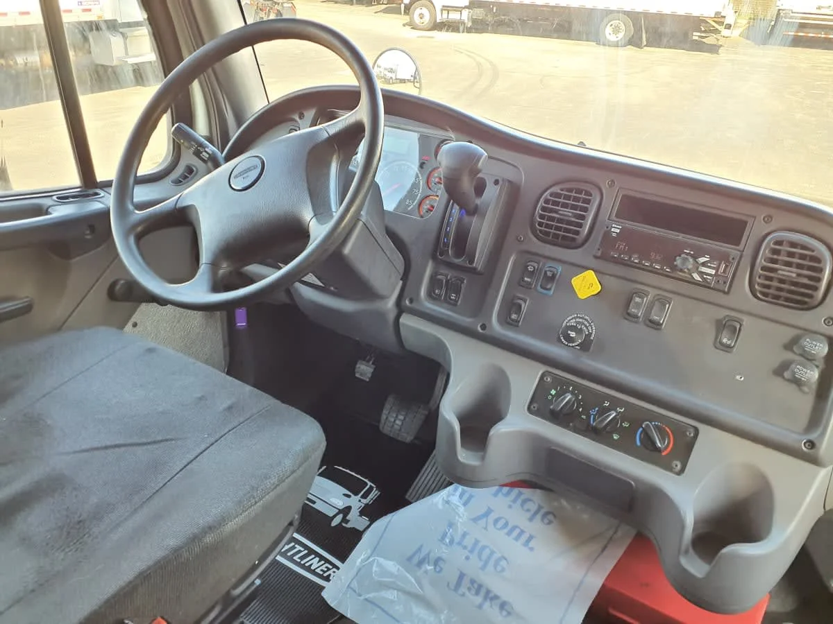 2019 Freightliner M2 106 - image 7