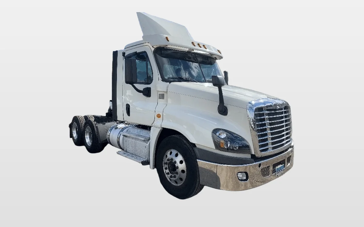 2019 Freightliner Cascadia - image 1