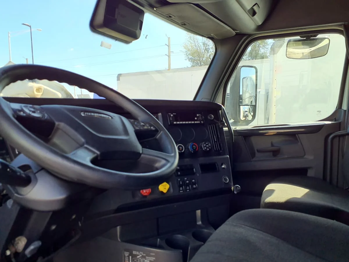 2023 Freightliner Cascadia - image 7