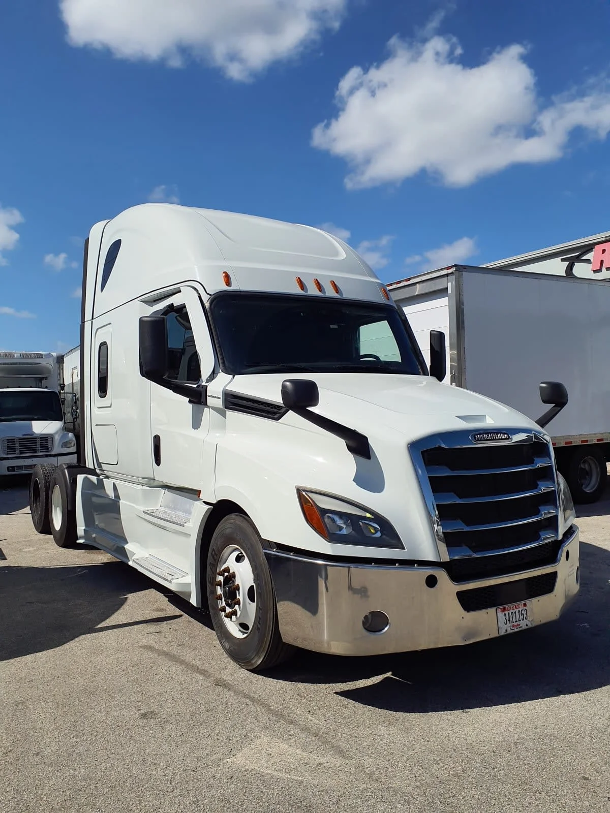 2023 Freightliner Cascadia - image 3