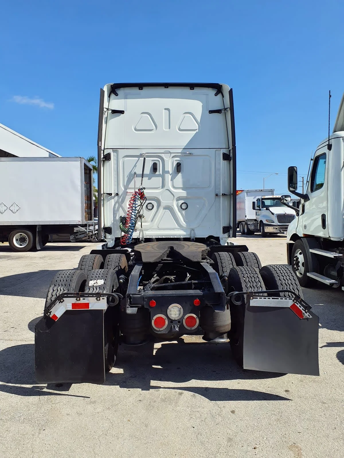 2023 Freightliner Cascadia - image 5