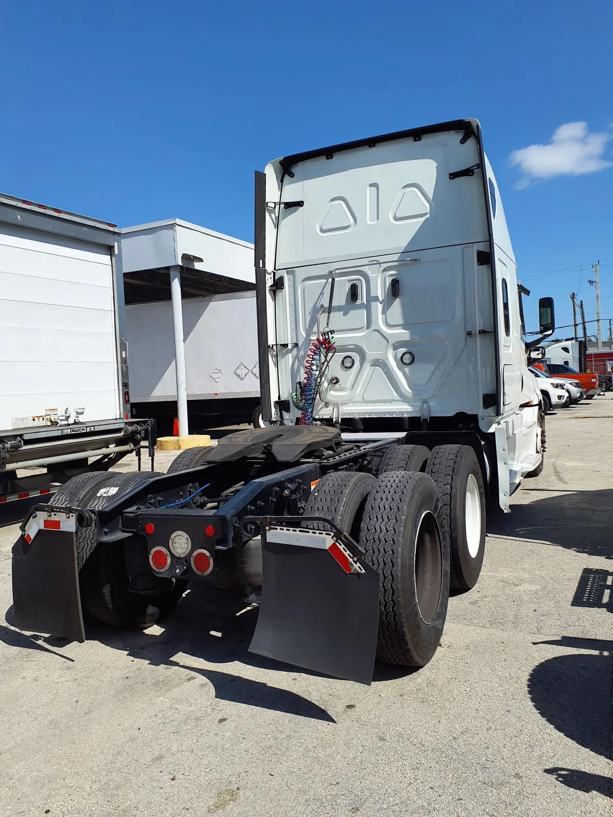 2023 Freightliner Cascadia - image 4