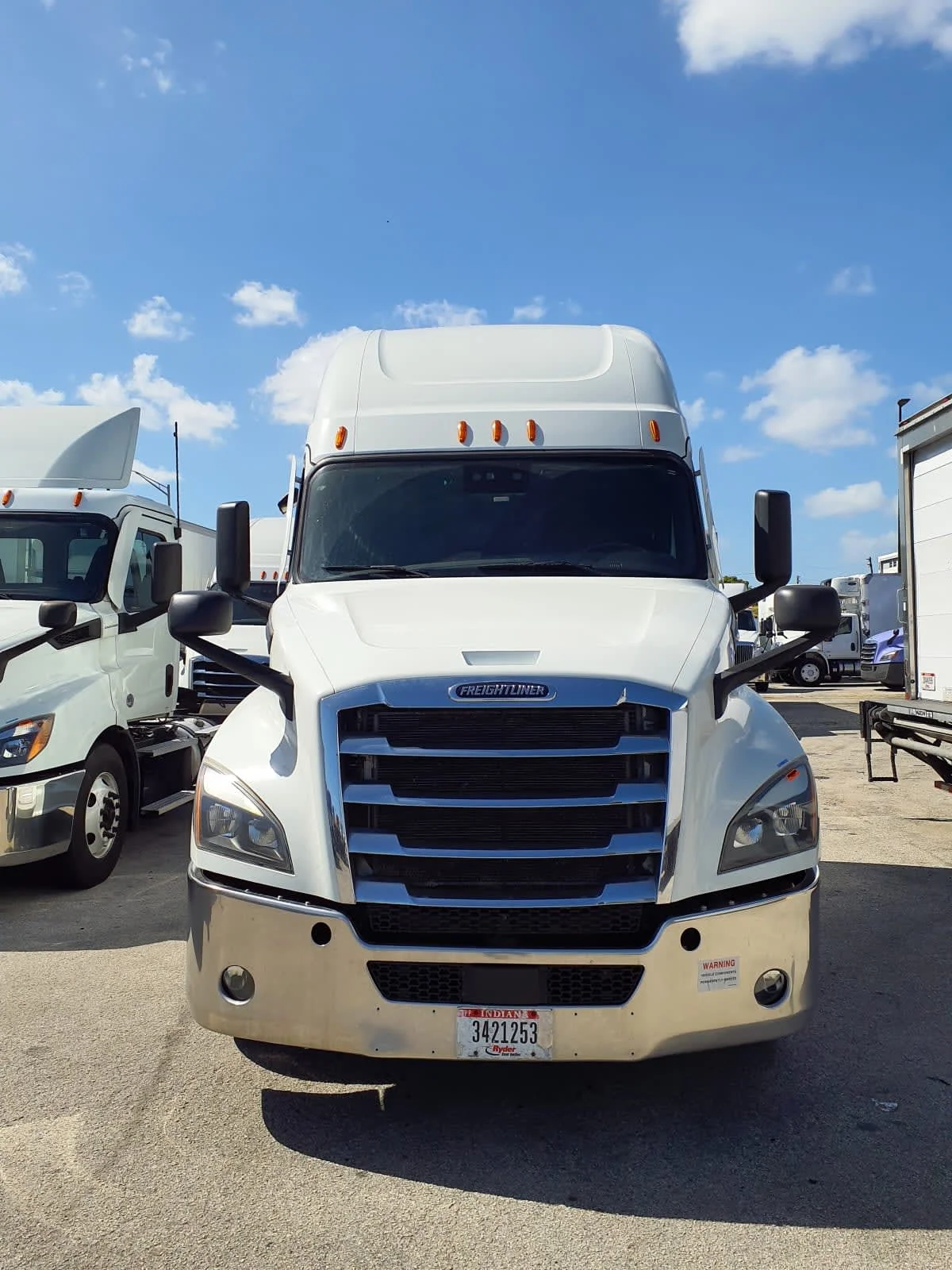 2023 Freightliner Cascadia in Miami, FL — photo 2