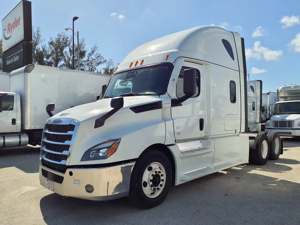 2023 Freightliner Cascadia in Miami, FL