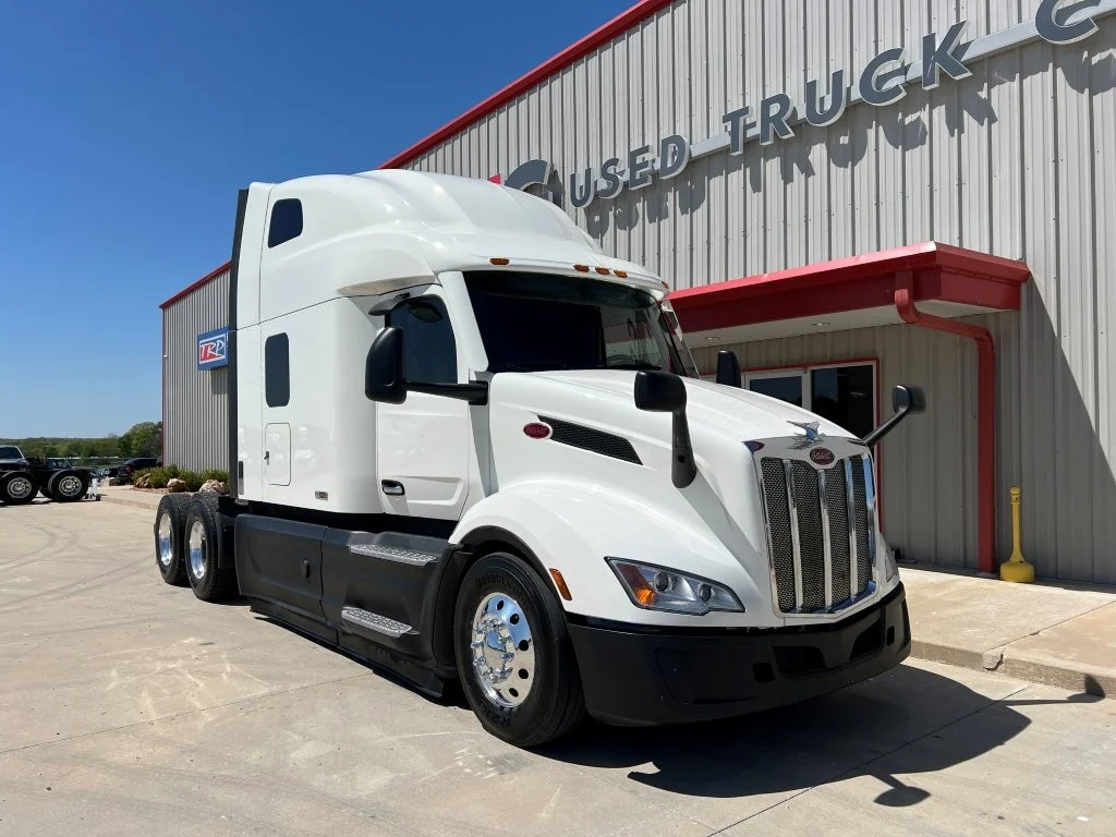 2021 Peterbilt 579 in Dayton, OH — photo 2