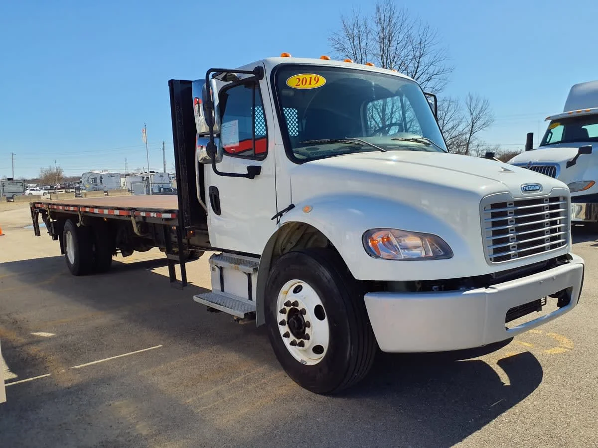2019 Freightliner M2 106 in Clarksville, IN — photo 3