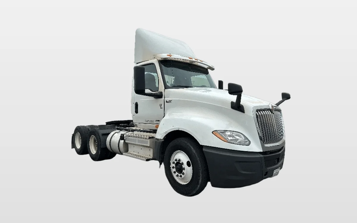 2019 International LT - image 1