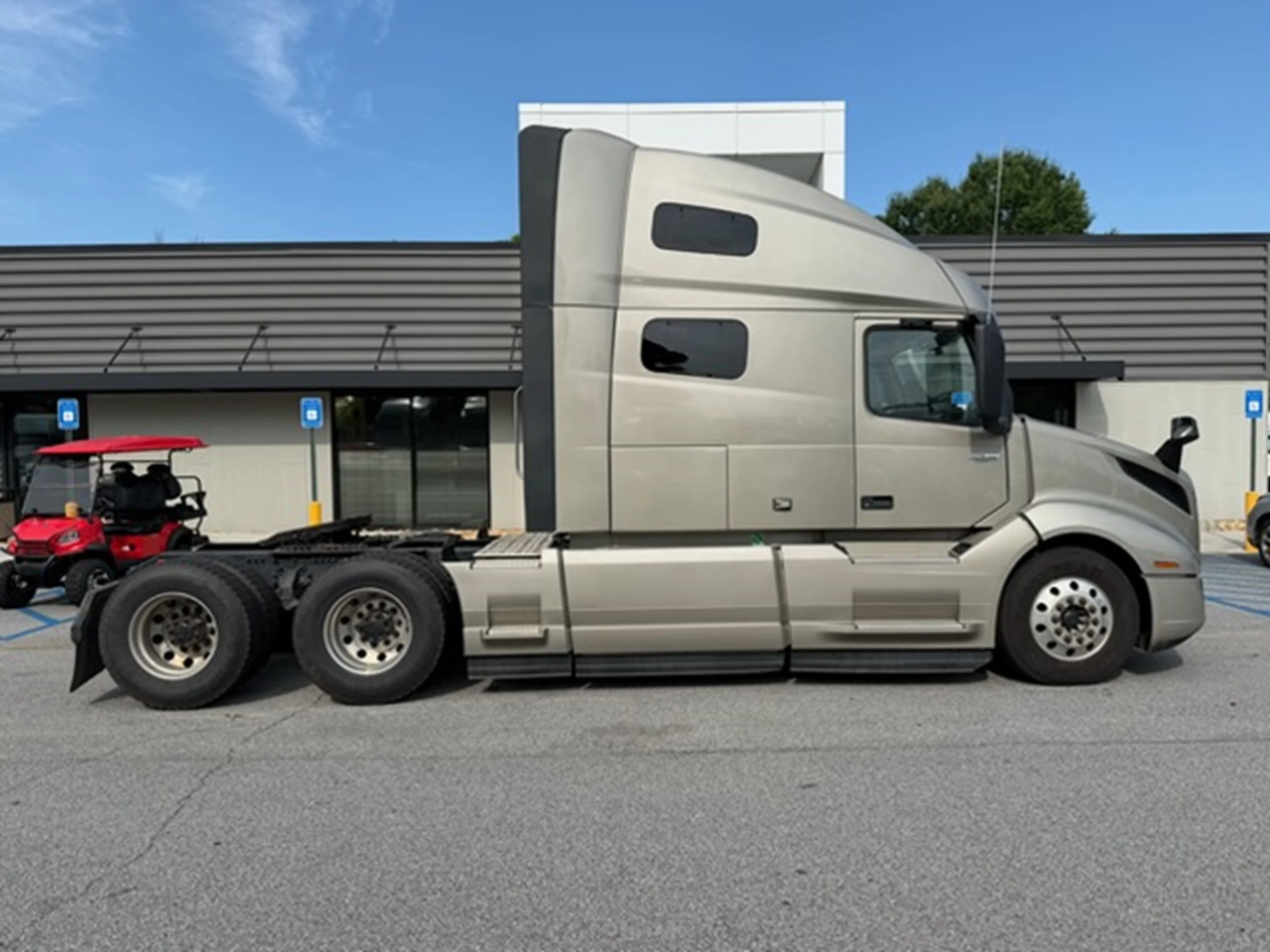 2023 Volvo VNL 760 — photo 2