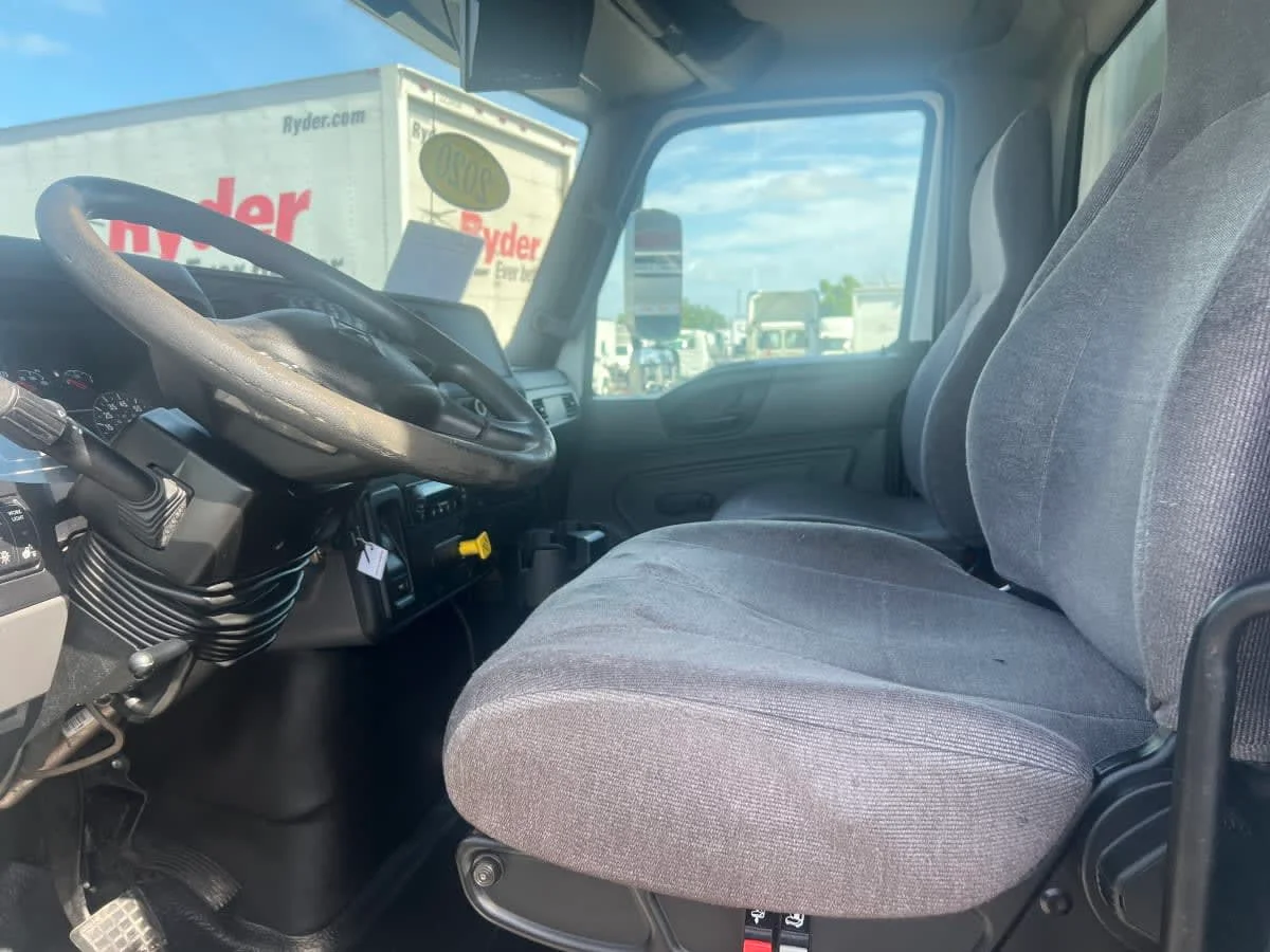 2020 International MV in Tampa, FL — photo 8
